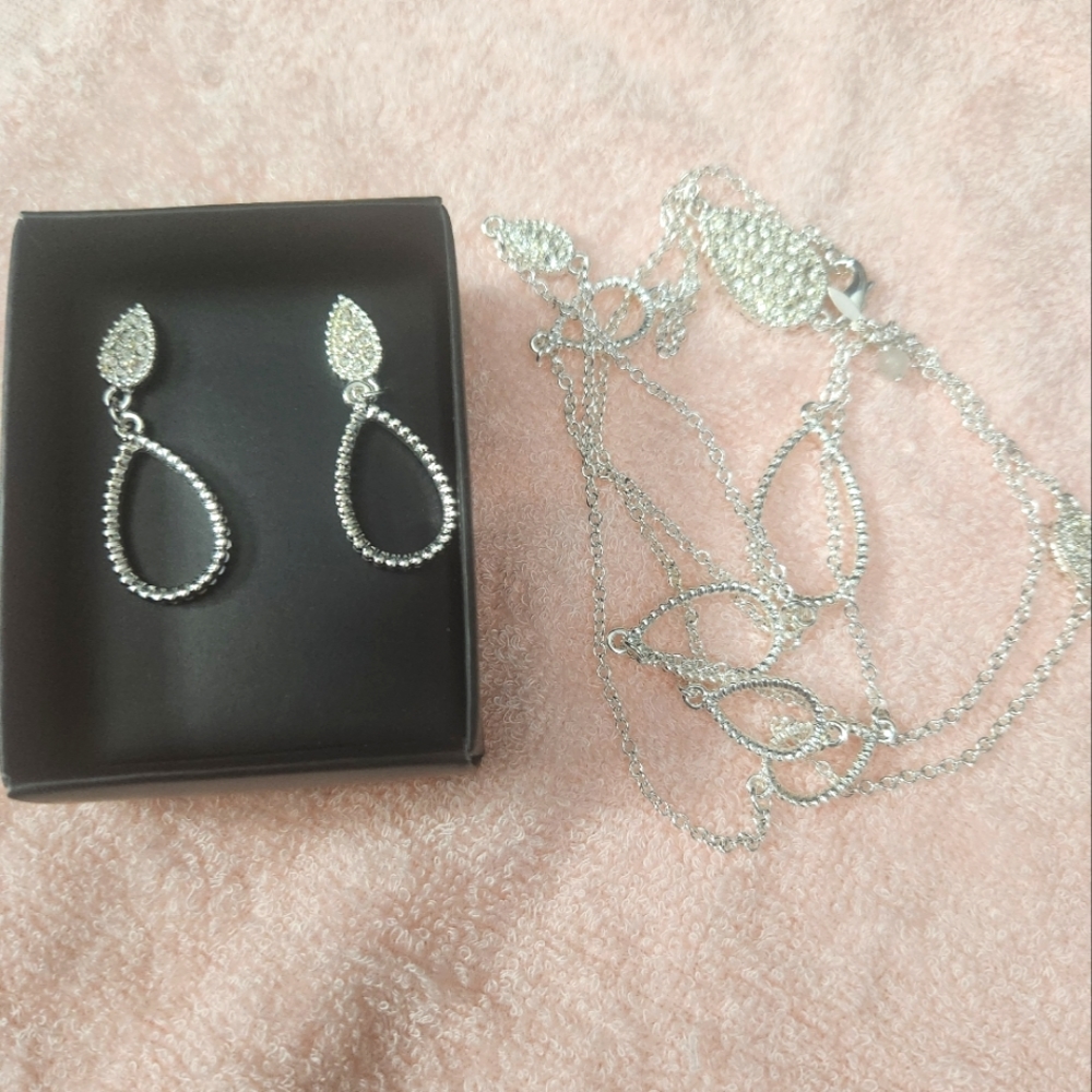 Necklace and earrings set